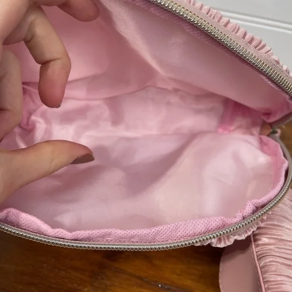 Ulta Beauty Pink Makeup Bags - Picture 3 of 11